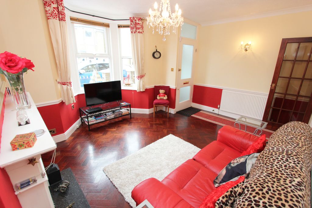 Property photo 2 of 19 Front Room