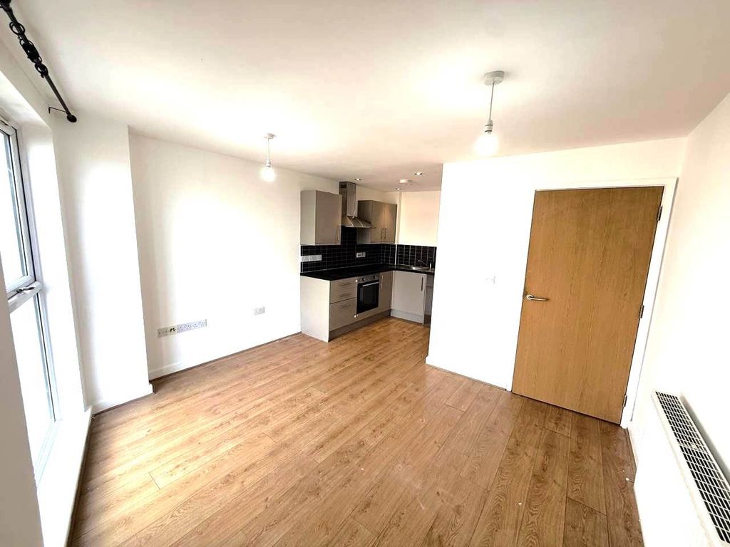 Property photo 1 of 10 Kitchen 2