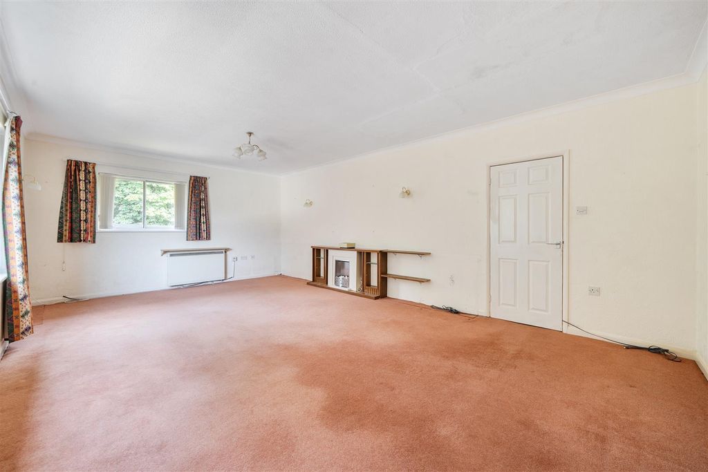 Property photo 2 of 14 Sitting Room