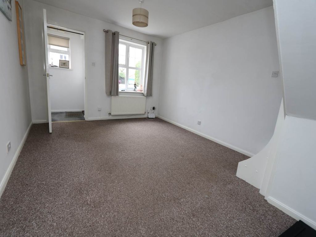 Property photo 3 of 7 Living Room