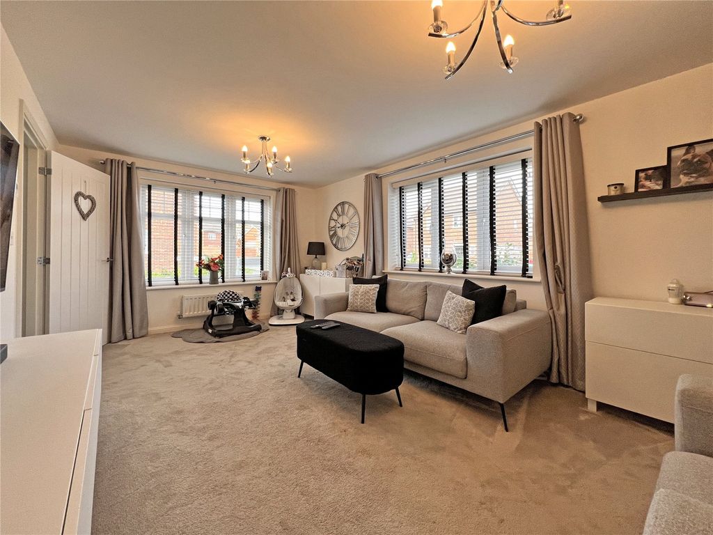 Property photo 2 of 18 Picture No. 13