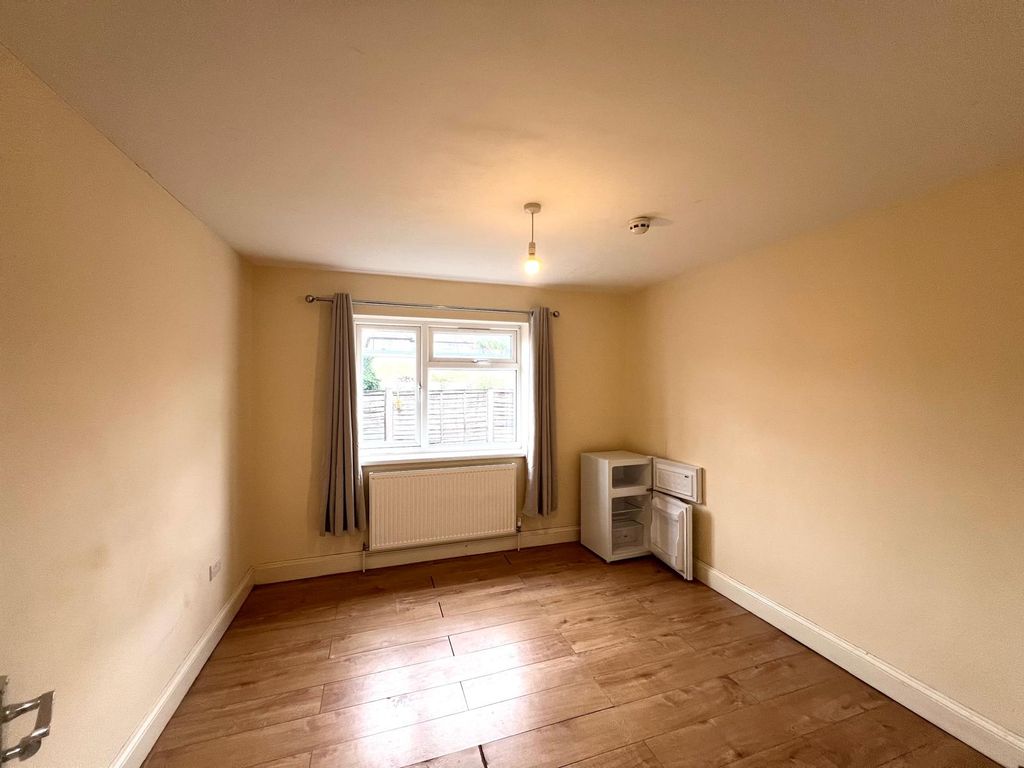 Property photo 2 of 27