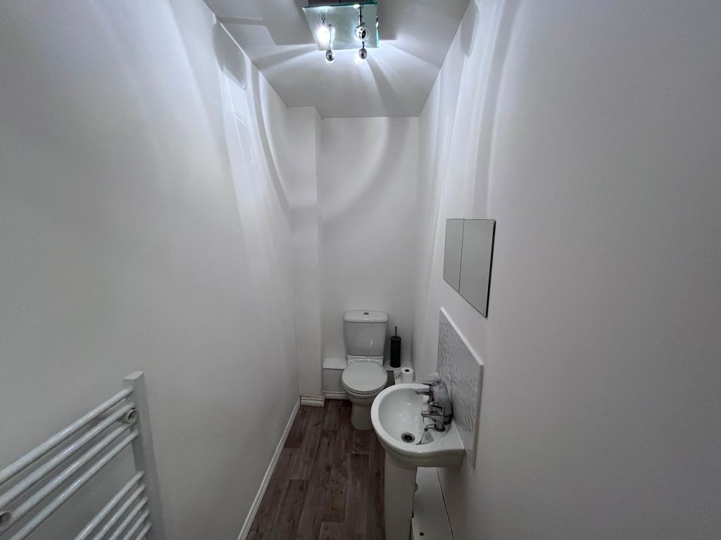 Property photo 3 of 7 Cloakroom
