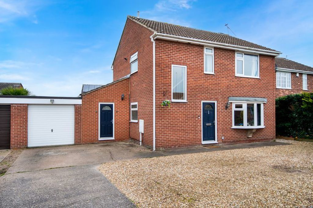 Property photo 1 of 16 Photo 17