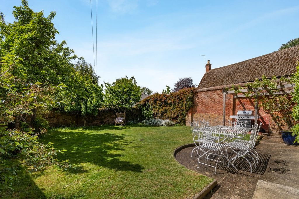 Property photo 2 of 43