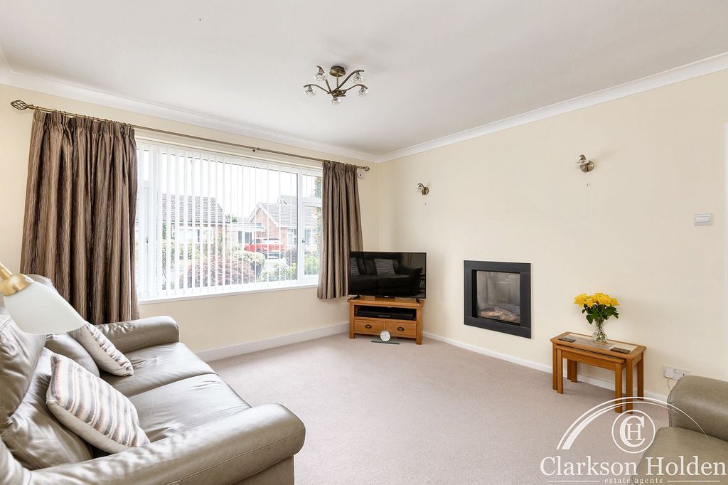 Property photo 3 of 32
