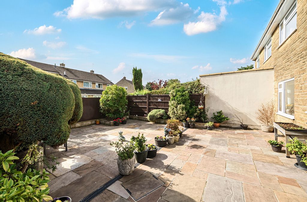 Property photo 3 of 14 1347871-15-68c3Fe...