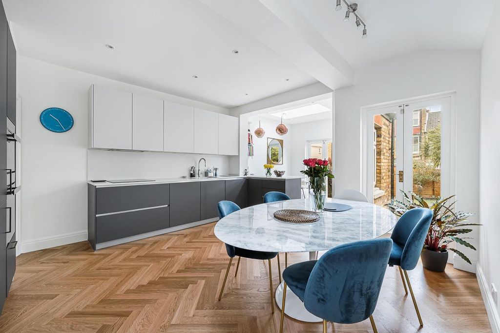 Property photo 2 of 14 33 Speldhurst Road-6.Jpg