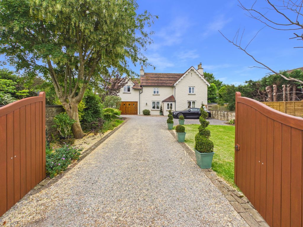 Property photo 2 of 31