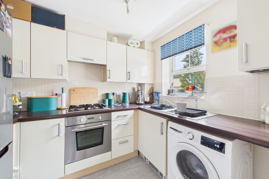 Property photo 2 of 9 Kitchen