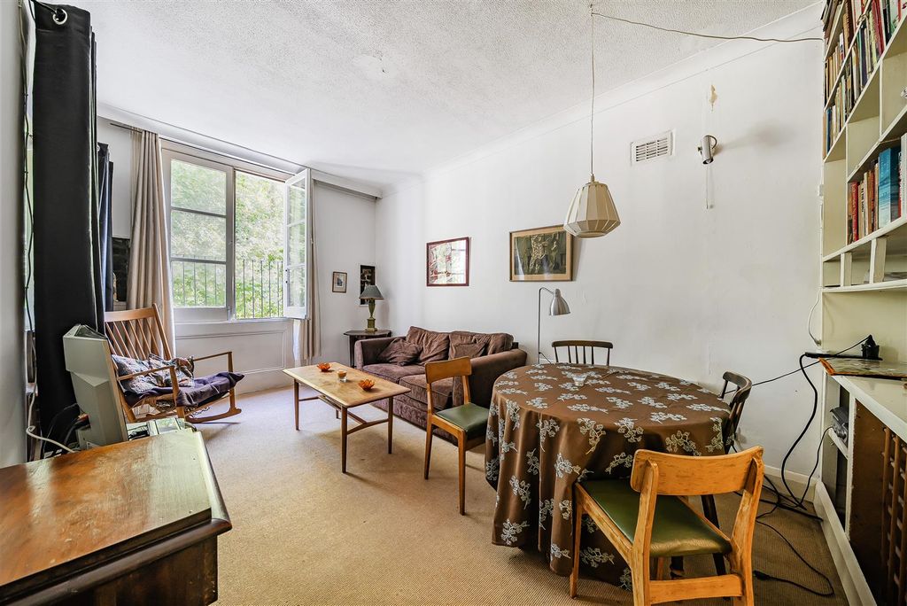 Property photo 3 of 20 Flat 10, 86 Westbourne Terrace, W2 (10).Jpg