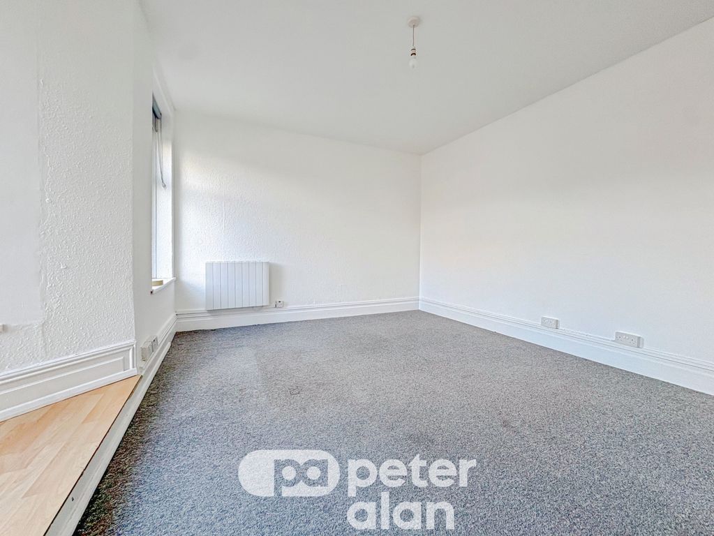 Property photo 3 of 11 Living Room