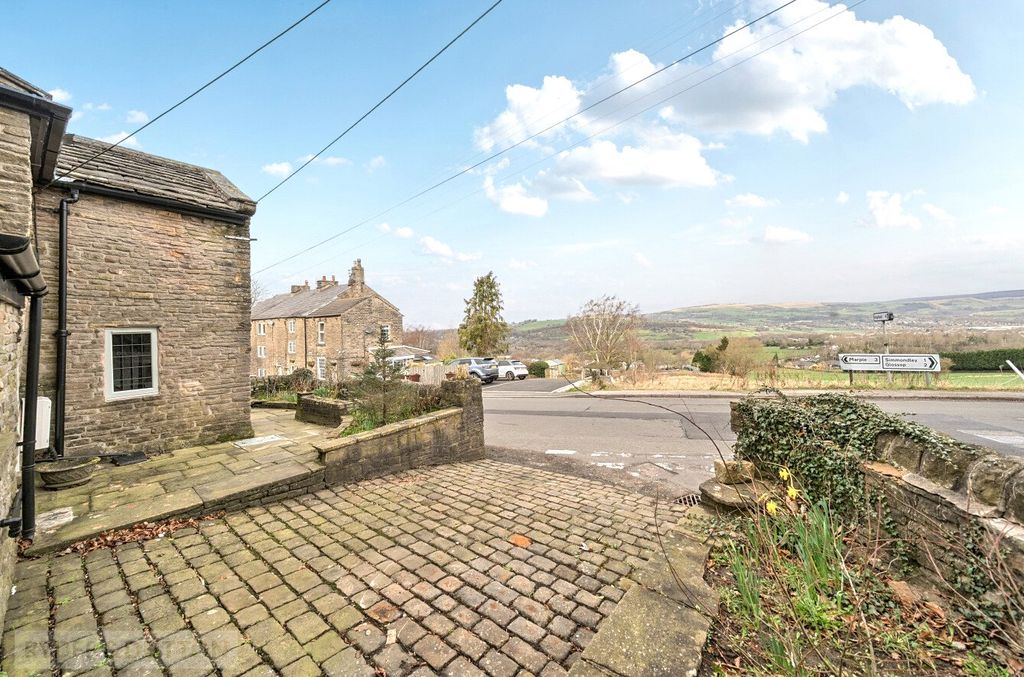 Property photo 3 of 36 Driveway