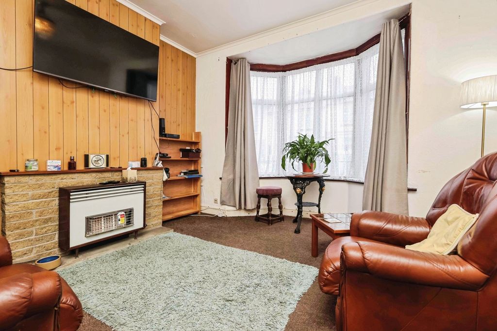 Property photo 2 of 12 Pbox-Img.Jpg