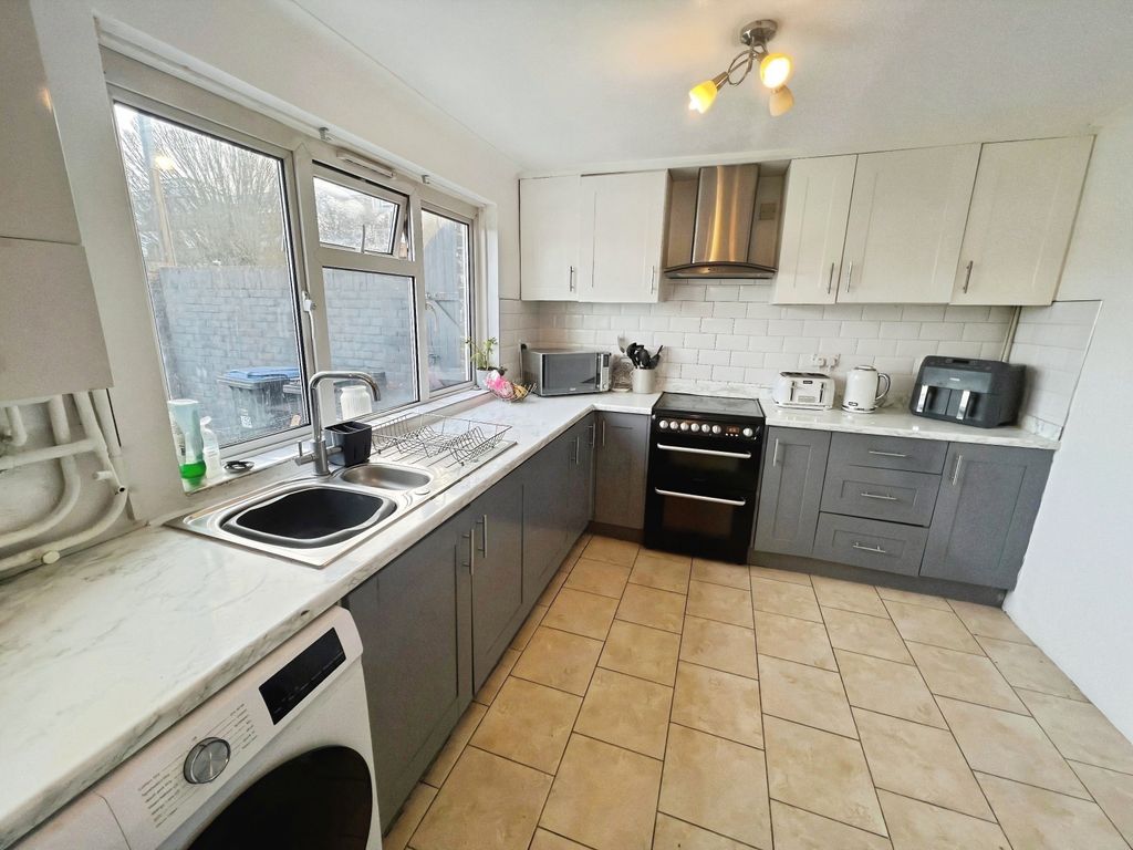 Property photo 3 of 7 Image