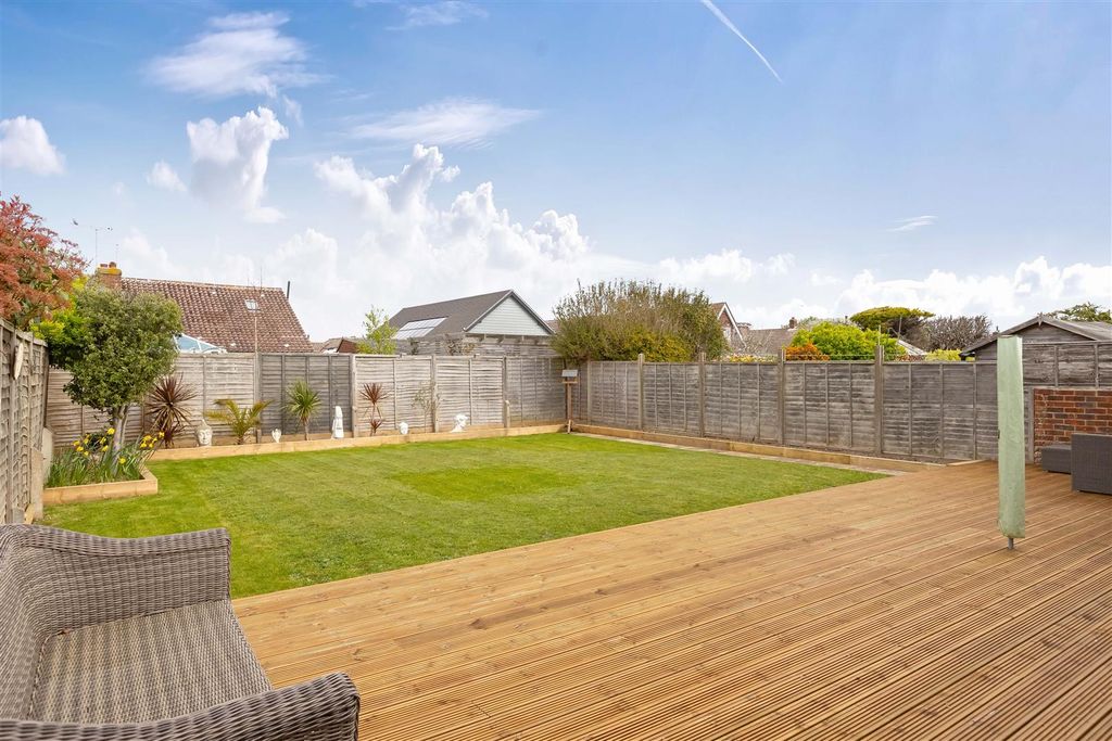 Property photo 2 of 16 Goring Way_14.Jpg