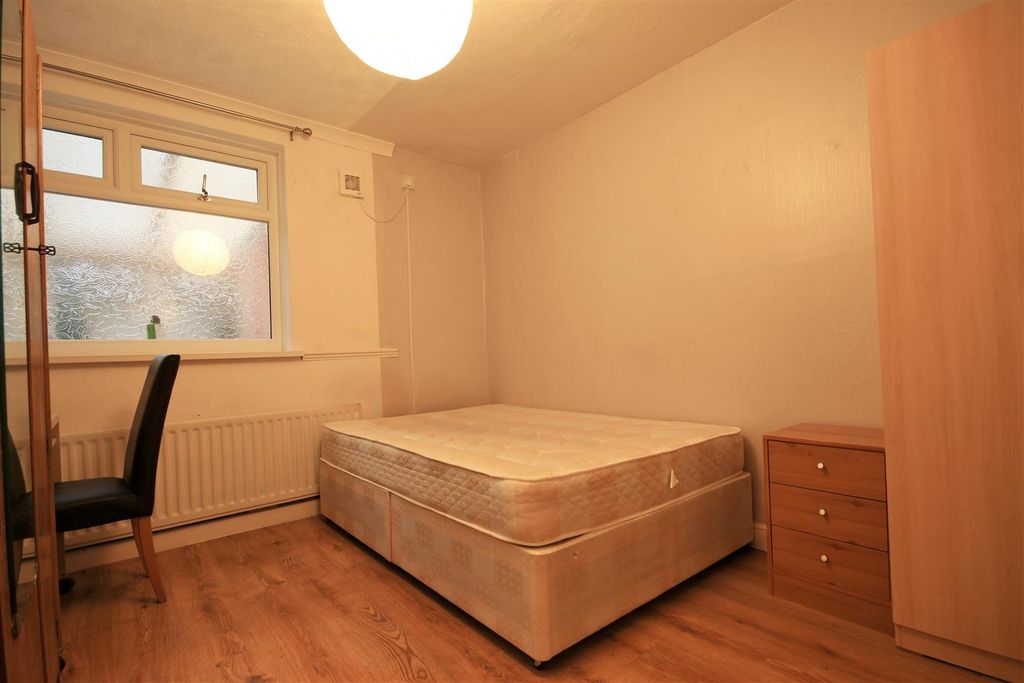 Property photo 2 of 8 4743_2842016_6.Jpg
