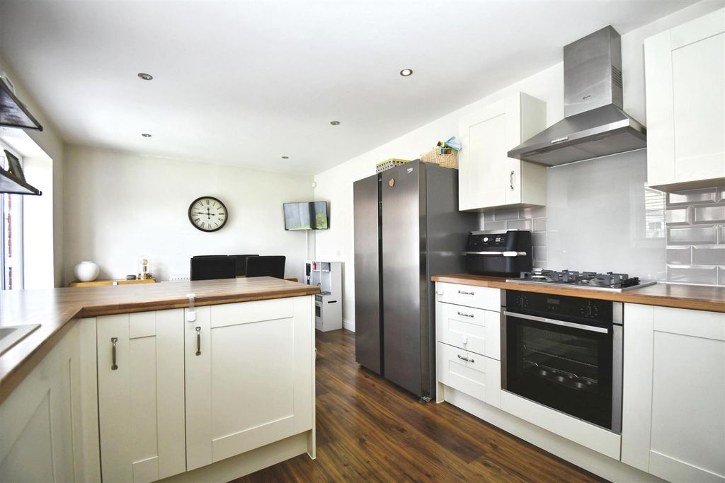 Property photo 3 of 29 Dining Kitchen