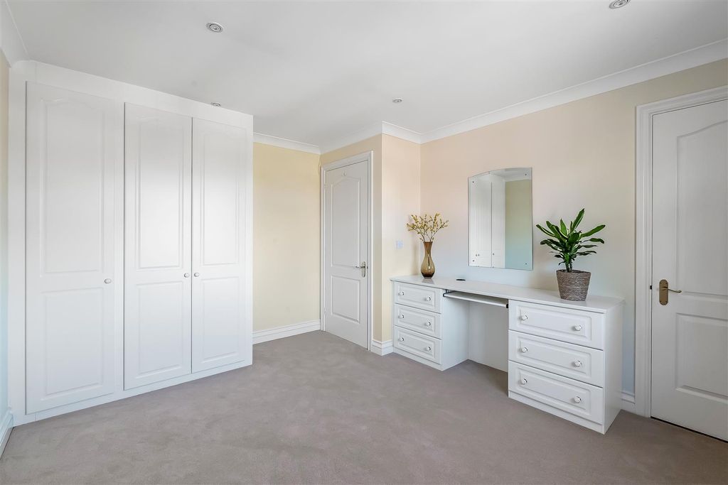 Property photo 3 of 27 5-Marlborough-Court-8.Jpg