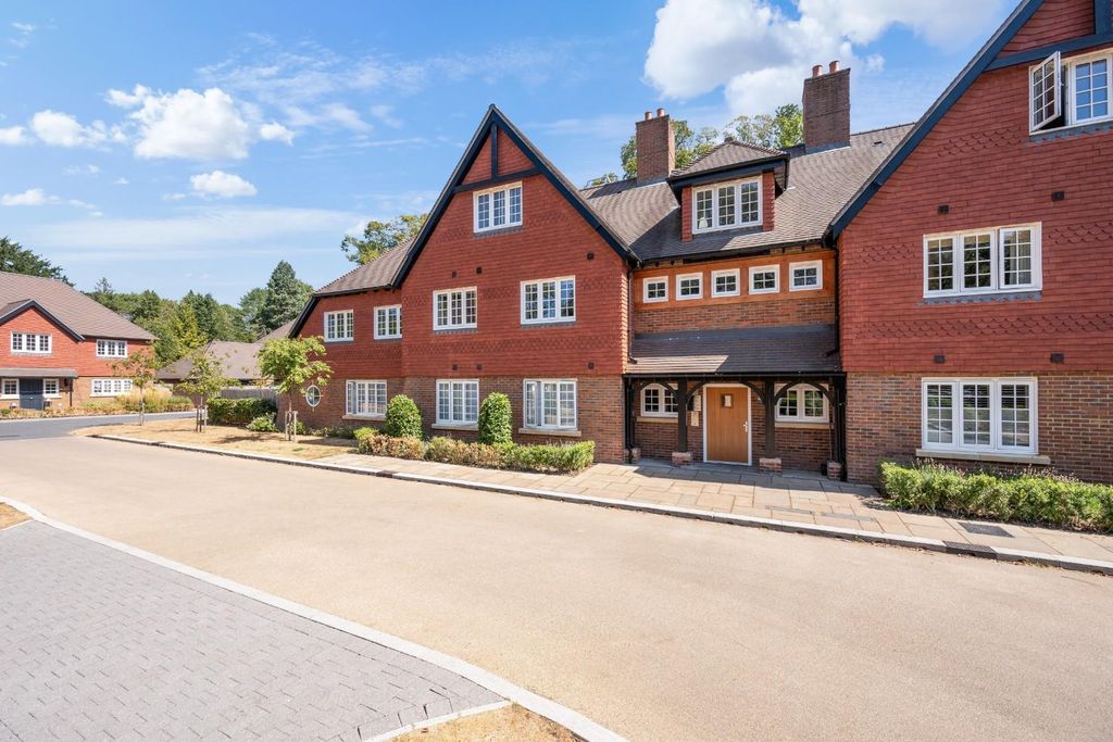 Property photo 1 of 16 Chequers Lane