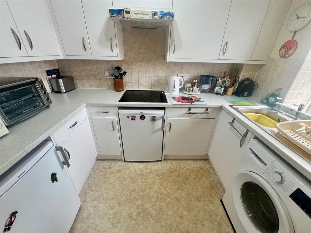 Property photo 3 of 17 Kitchen.Jpg