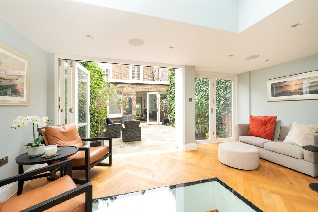 Property photo 1 of 26 Garden Room