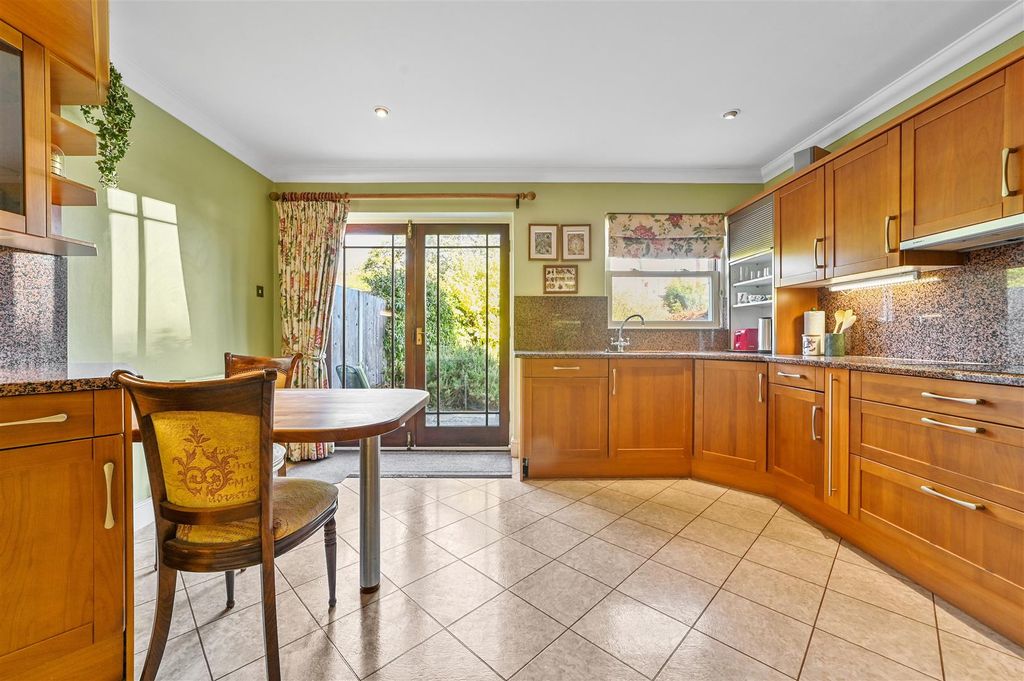 Property photo 3 of 23 Kitchen