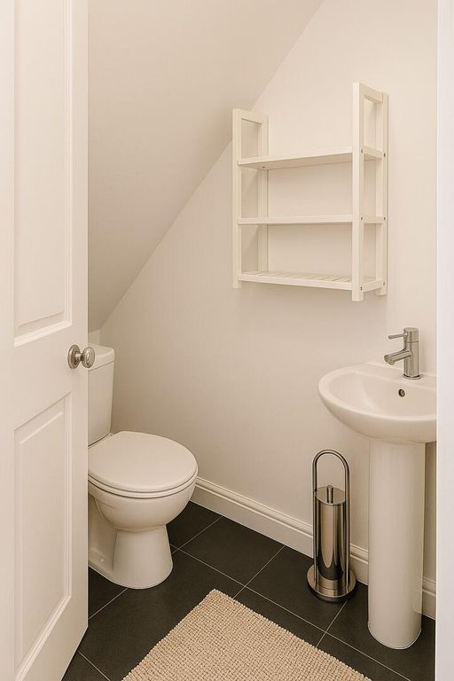 Property photo 3 of 10 WC