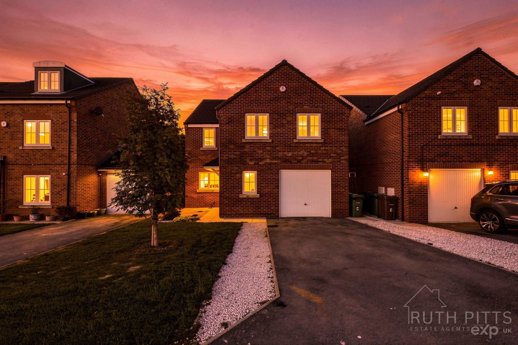 Property photo 1 of 34