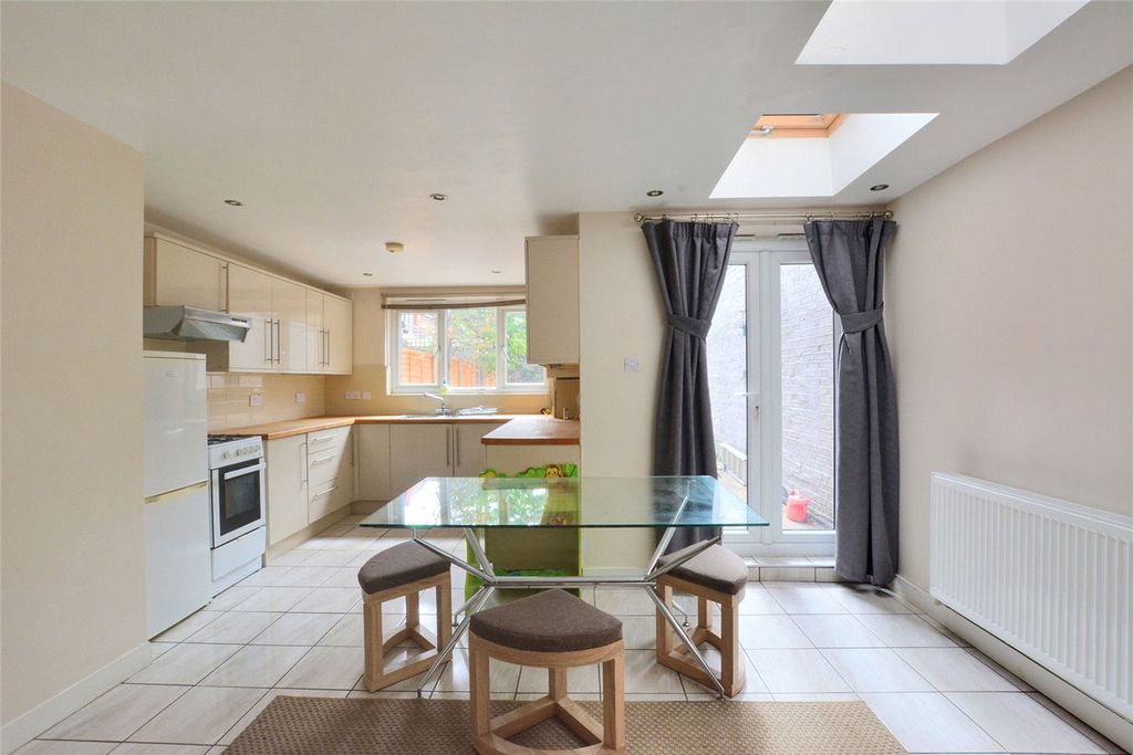 Property photo 1 of 17 Picture No. 04