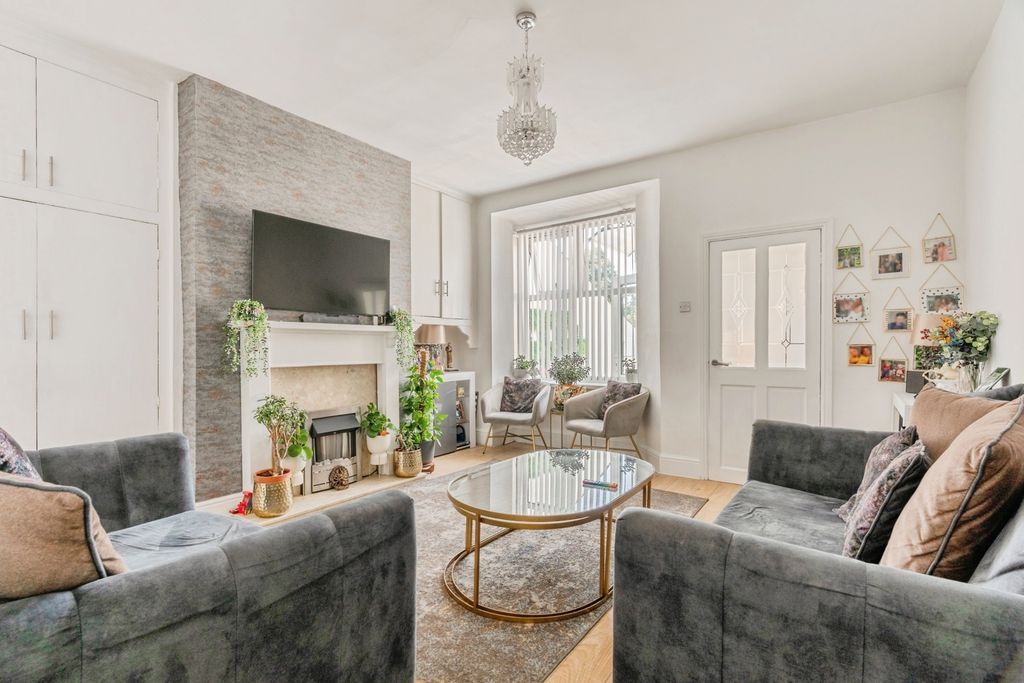 Property photo 3 of 19 Pbox-Img.Jpg