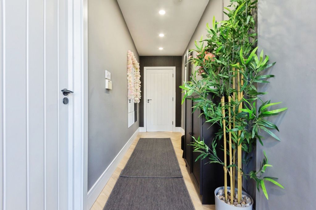 Property photo 2 of 20 Pbox-Img.Jpg