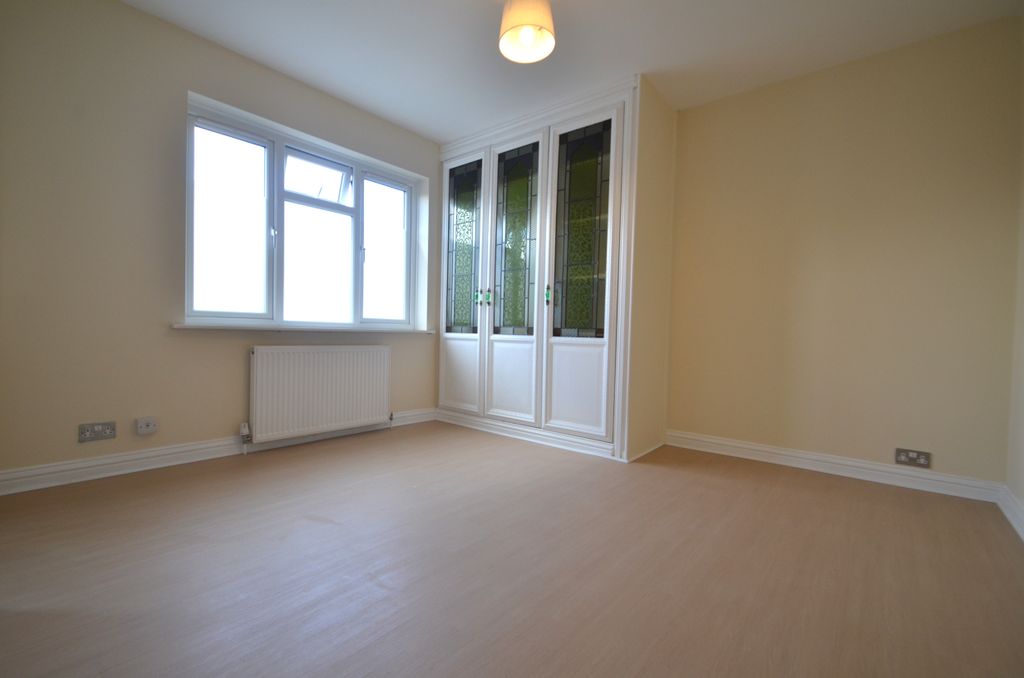 Property photo 1 of 4 Long Lane Bedroom 2