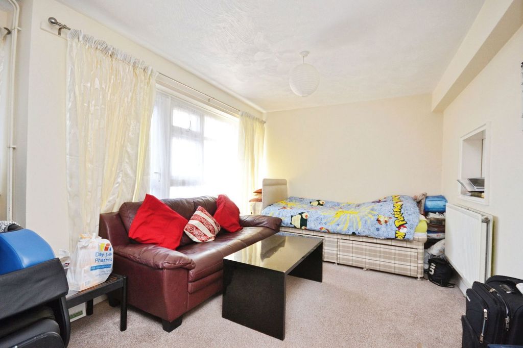 Property photo 3 of 11