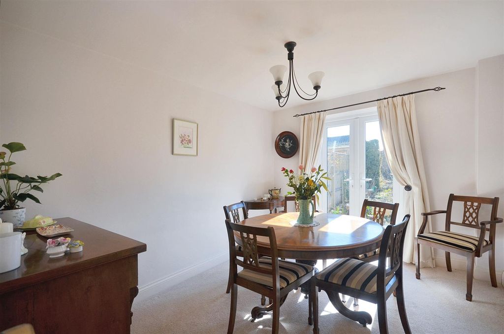 Property photo 3 of 11 Dining Room