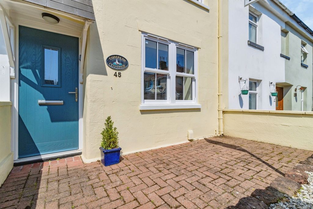 Property photo 2 of 20