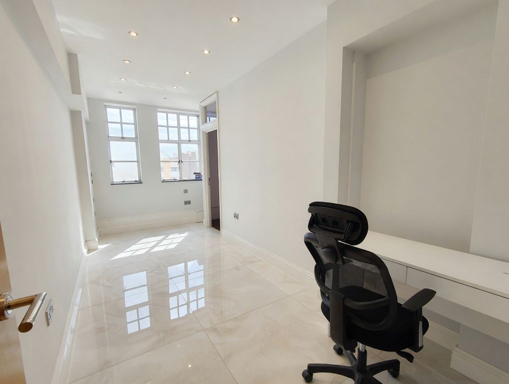 Property photo 3 of 8