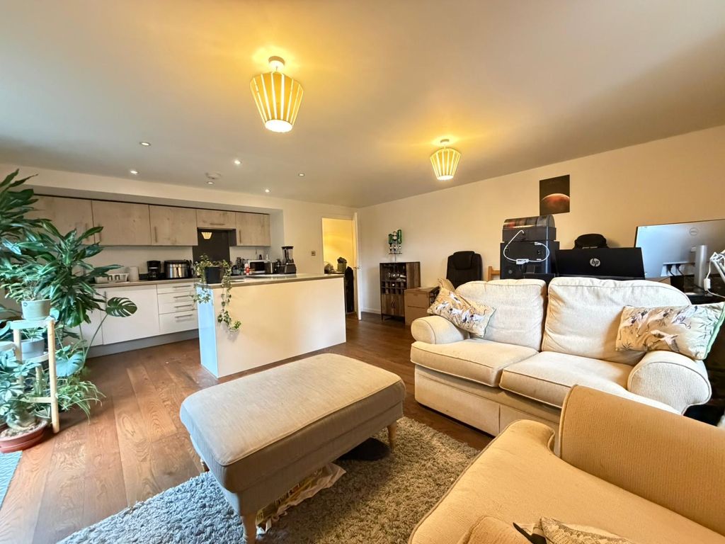 Property photo 3 of 6