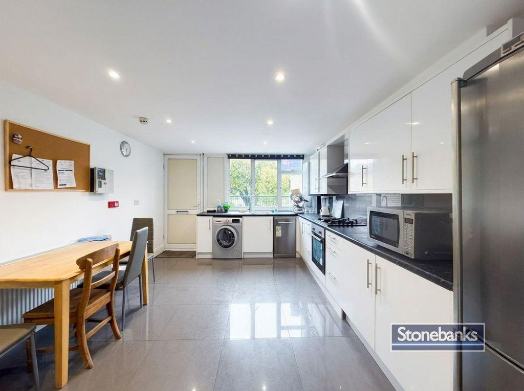 Property photo 3 of 6 B736285A-F664-4664-A31F-0927Fb23Bb4A.Jpg