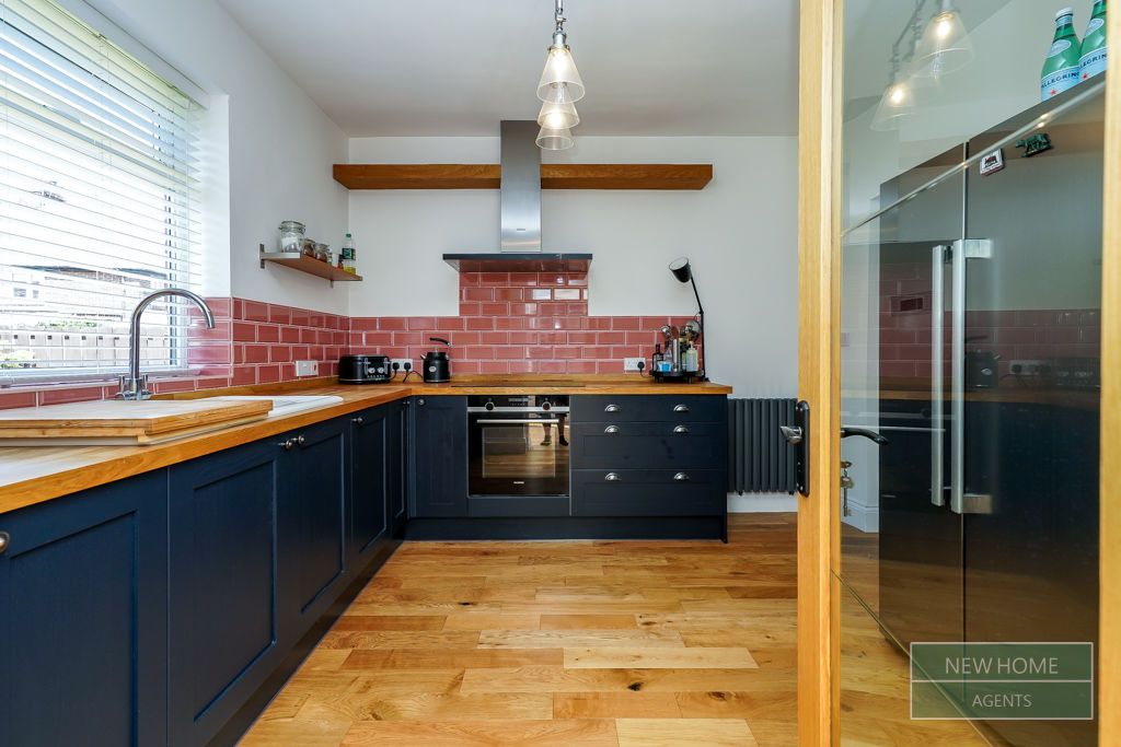 Property photo 3 of 19 Photo 11