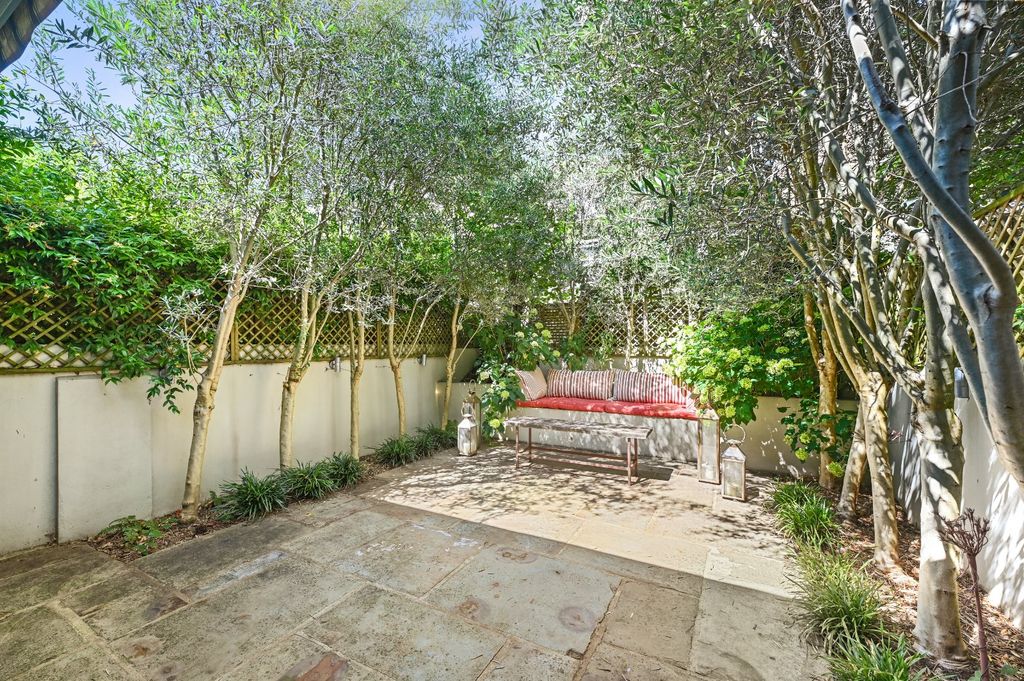 Property photo 3 of 15 Garden