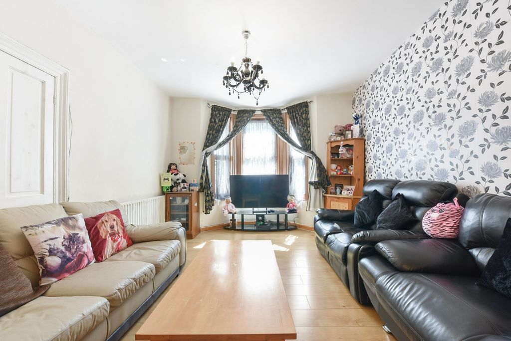 Property photo 2 of 20 4168023