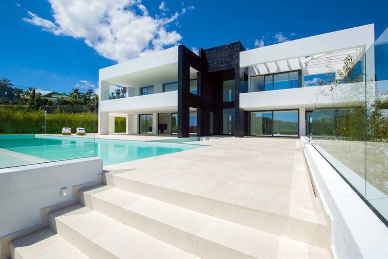 Property photo 1 of 32