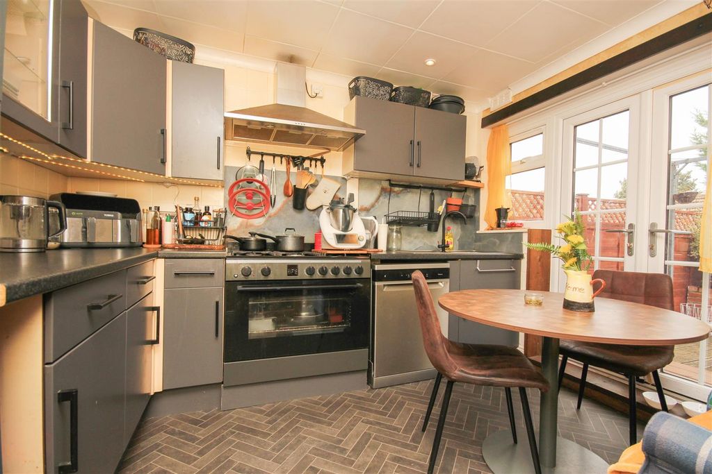 Property photo 3 of 15 Kitchen 1.Jpg