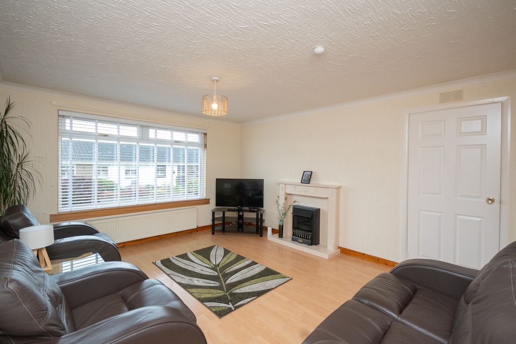 Property photo 3 of 14 Lounge