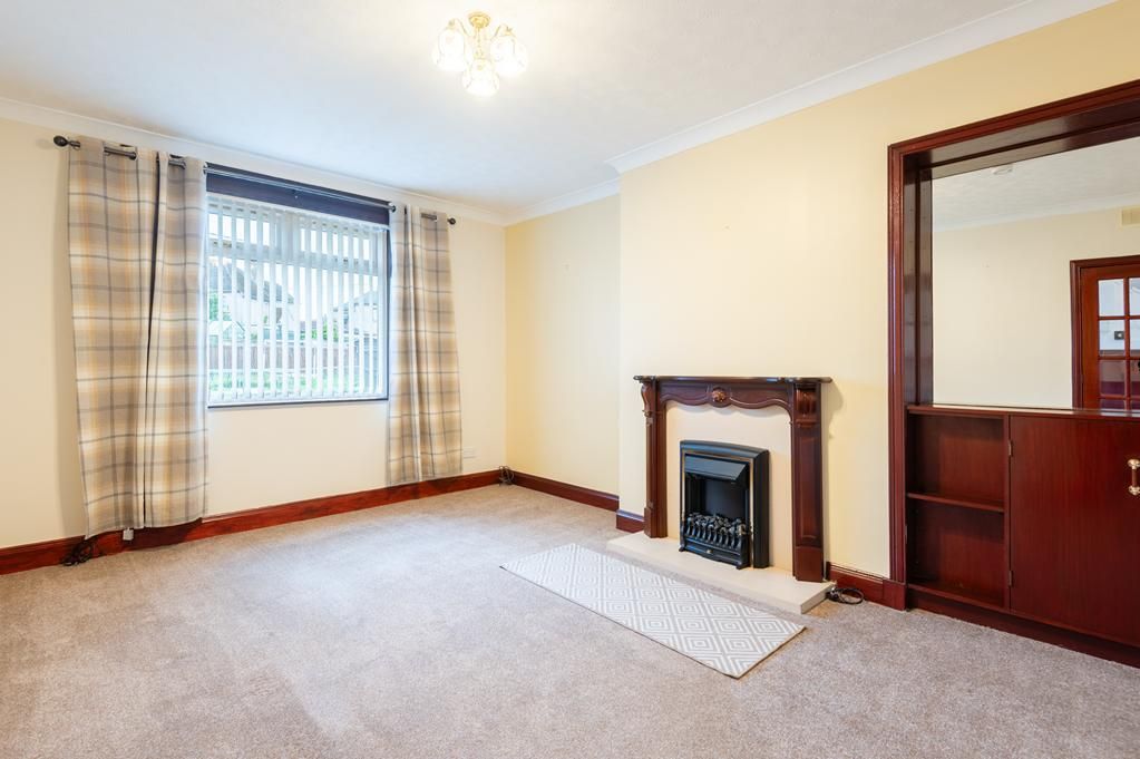 Property photo 2 of 17 Lev1476Pem Living Room.Jpg