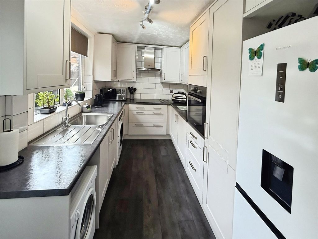 Property photo 2 of 12 Kitchen