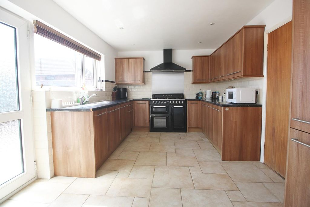 Property photo 2 of 18 Kit 1.Jpg