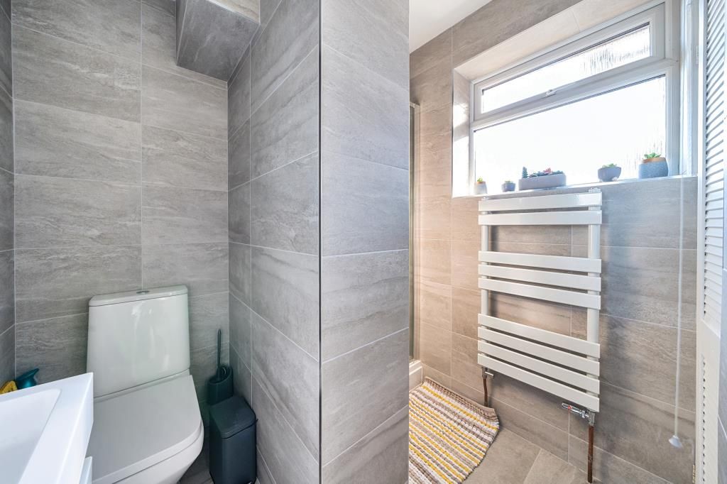 Property photo 2 of 22 Bathroom