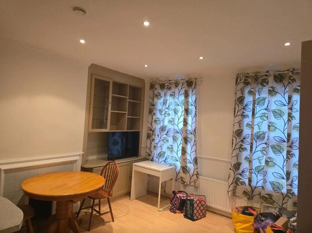 Property photo 1 of 5